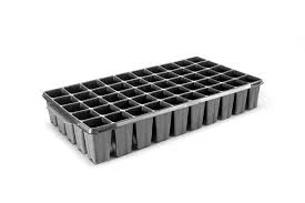 BANDEJA PLASTICA 50 CEL. QUADRADA PRETA